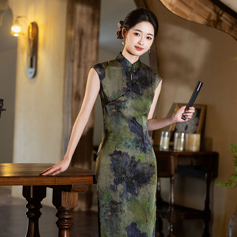 2025 new summer long improved young women's new Chinese cheongsam slim daily sleeveless slim version temperament