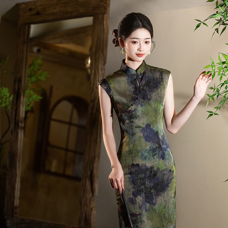 2025 new summer long improved young women's new Chinese cheongsam slim daily sleeveless slim version temperament