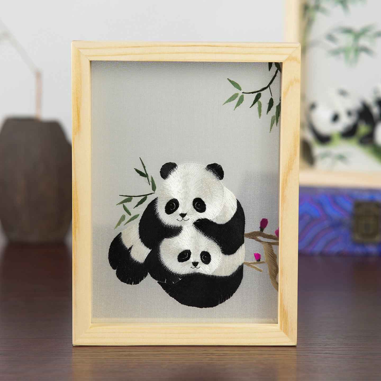 Chinese style Shu embroidery handmade double-sided embroidery panda Chinese square ornament characteristic souvenir gift for foreign friends
