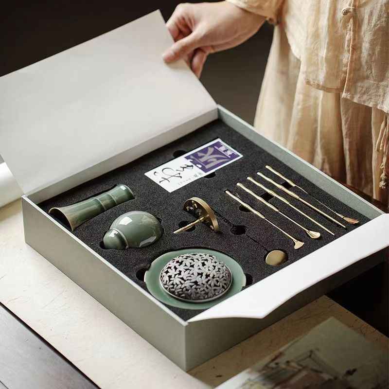 Ceramic Aromatherapy Burner Tea Ceremony Zen Three-legged Burner Celadon Incense Set Fragrant Seal Gift Box Fragrant Seal