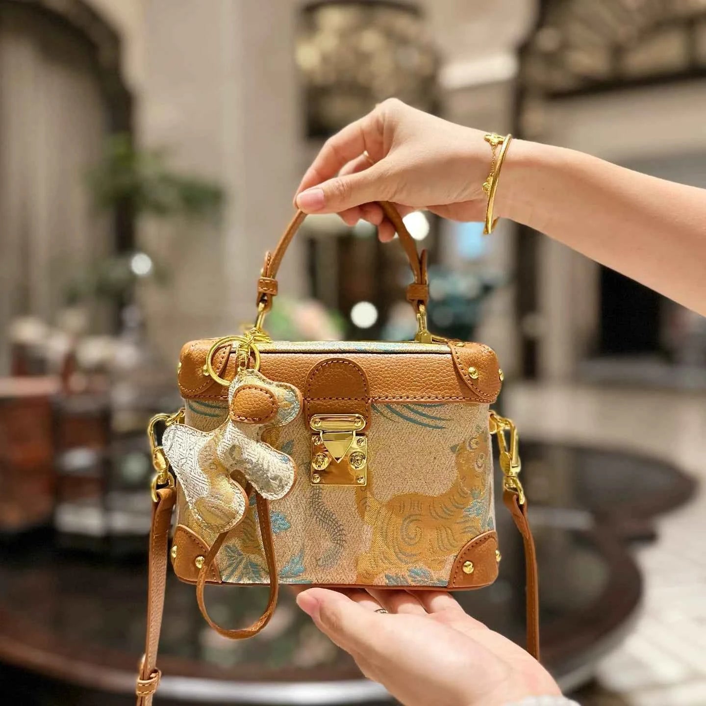 New Chinese-style intangible cultural heritage Song Jin box handbag women's Spring new high-end light luxury messenger bag