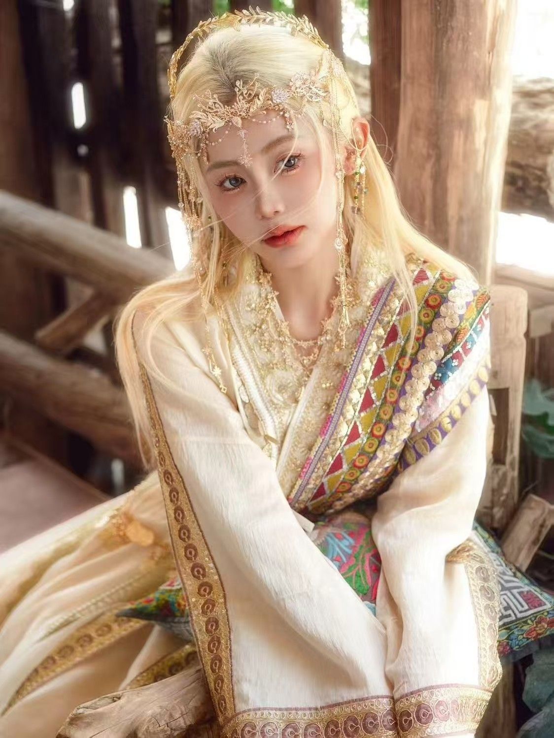 New Ancient Princess Dai Qisi Heavy Industry Clothing Embroidery Purple White Loulan Clothing Exotic Travel Photography middle - AuraKin