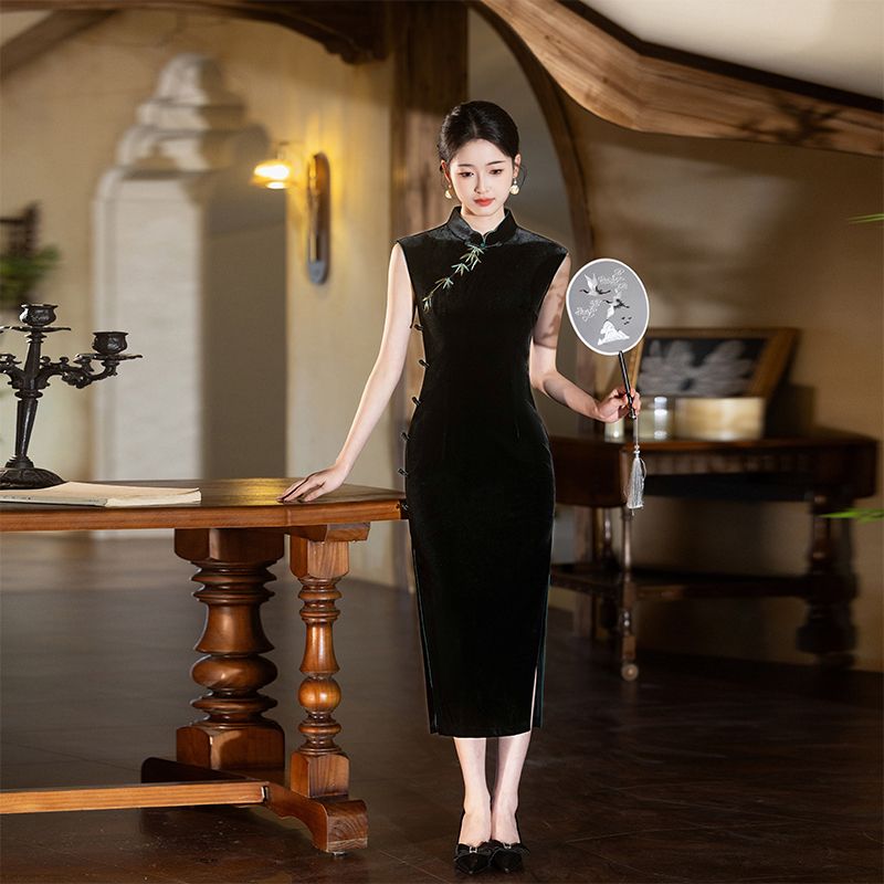 Retro Republic of China style velvet sleeveless cheongsam female old Shanghai Chinese high-end sense daily slim temperament embroidery young