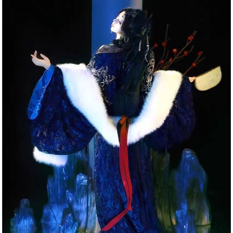 Tu Qiqi's same style [Dugu Garo] 2025 middle  original beauty picture series popular Warring States robe autumn and winter Hanfu - AuraKin