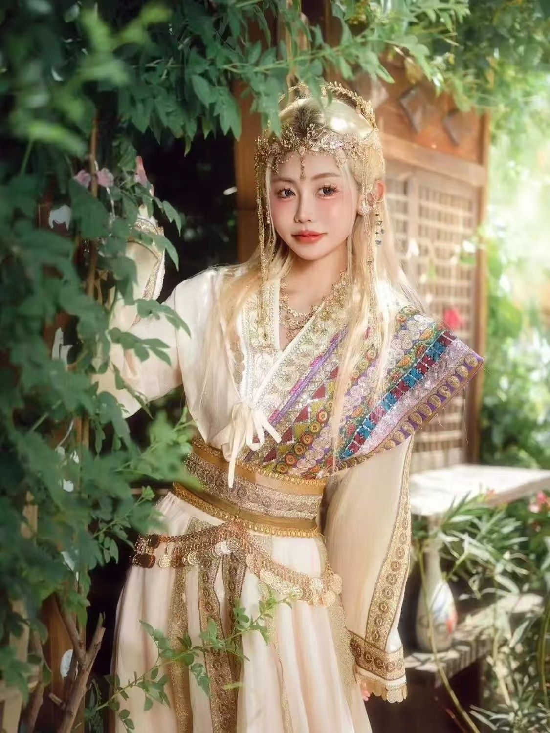 New Ancient Princess Dai Qisi Heavy Industry Clothing Embroidery Purple White Loulan Clothing Exotic Travel Photography middle - AuraKin