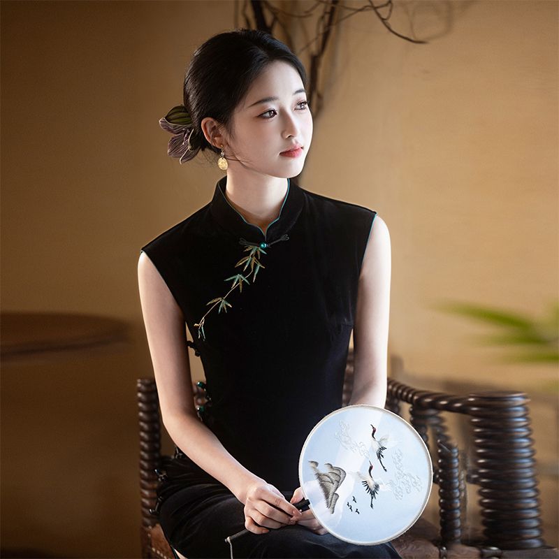 Retro Republic of China style velvet sleeveless cheongsam female old Shanghai Chinese high-end sense daily slim temperament embroidery young