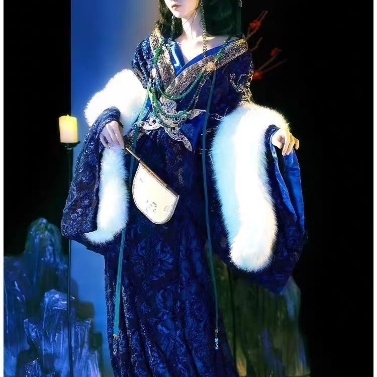 Tu Qiqi's same style [Dugu Garo] 2025 middle  original beauty picture series popular Warring States robe autumn and winter Hanfu - AuraKin