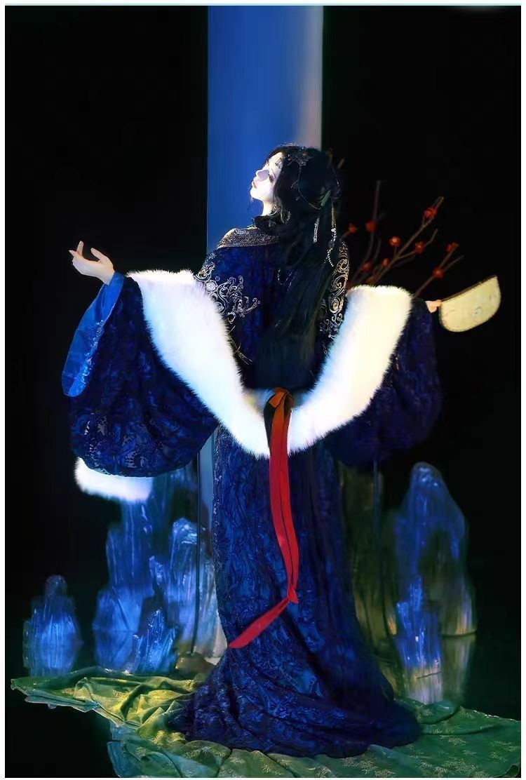 Tu Qiqi's same style [Dugu Garo] 2025 middle  original beauty picture series popular Warring States robe autumn and winter Hanfu - AuraKin