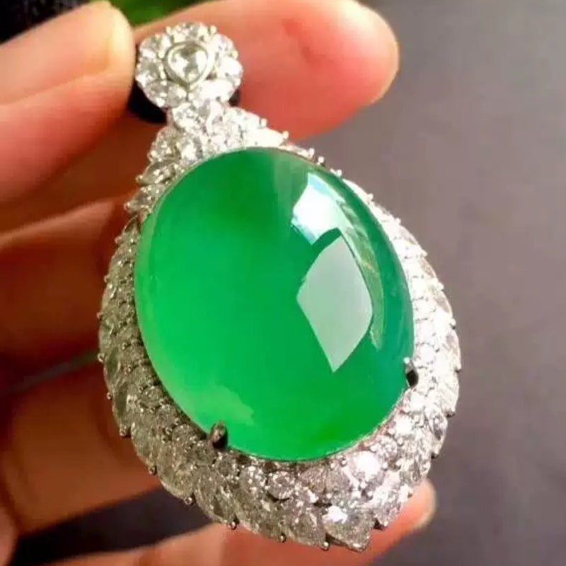 High ice kind Strong green egg surface jadeite pendant, old pit kind, Myanmar product, genuine natural full green pendant, women's model.