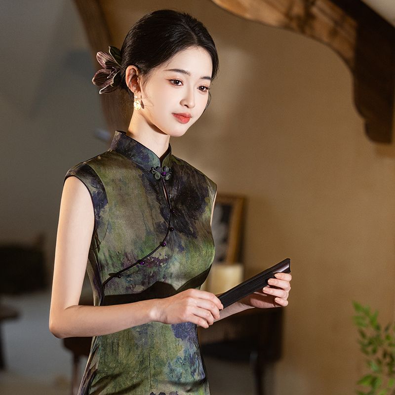 2025 new summer long improved young women's new Chinese cheongsam slim daily sleeveless slim version temperament
