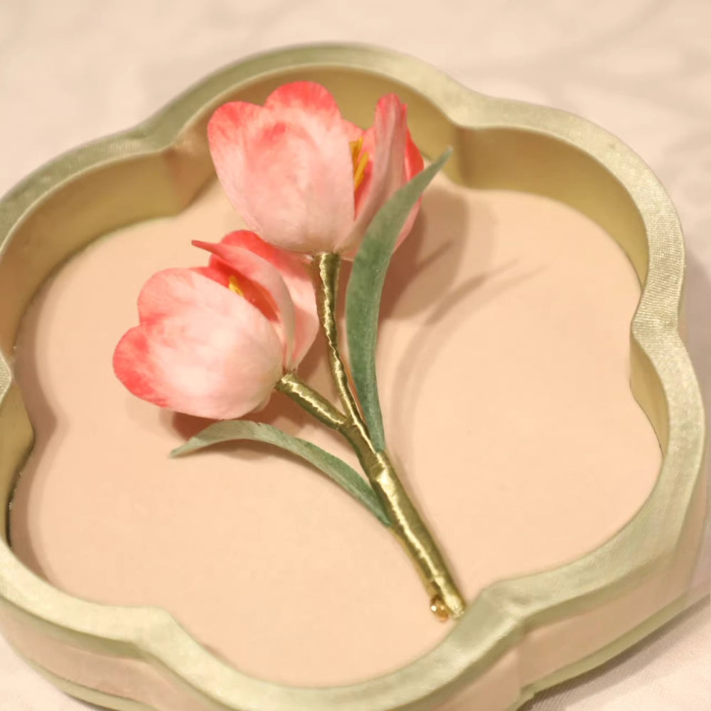 Suzhou Intangible Cultural Heritage Handmade Edelweiss Brooch Silk Thread Send Mothers, Teachers' Day Gifts Hanfu Cheongsam Accessories - AuraKin