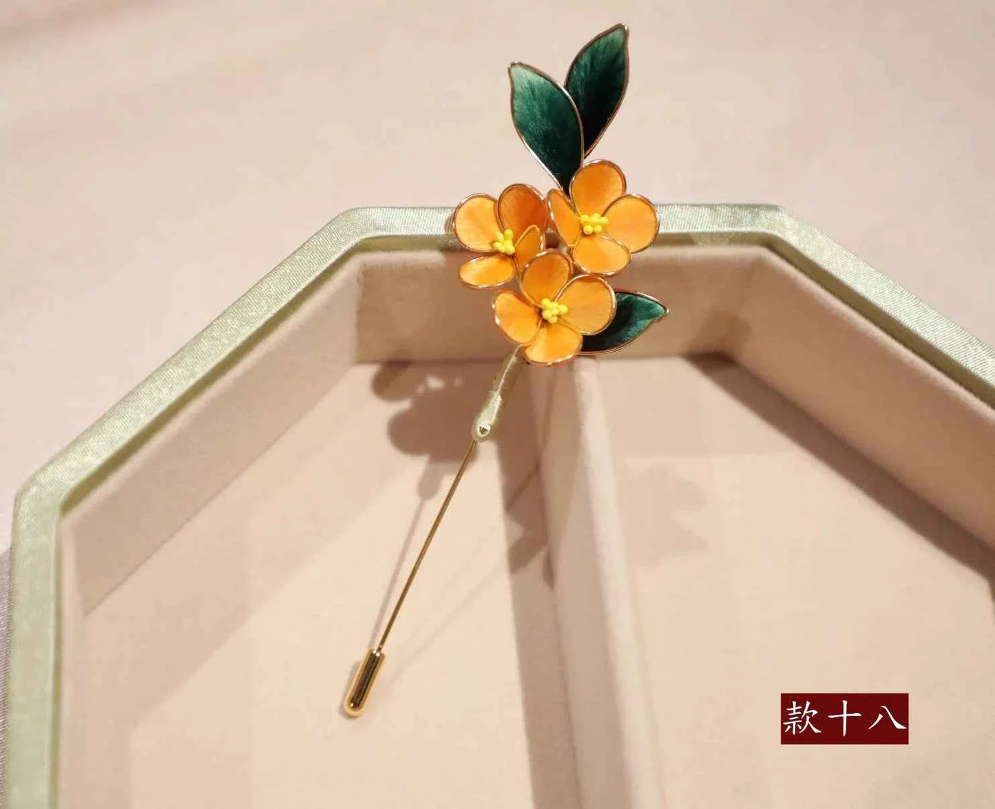 Suzhou Intangible Cultural Heritage Handmade Edelweiss Brooch Silk Thread Send Mothers, Teachers' Day Gifts Hanfu Cheongsam Accessories
