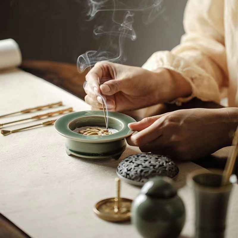 Ceramic Aromatherapy Burner Tea Ceremony Zen Three-legged Burner Celadon Incense Set Fragrant Seal Gift Box Fragrant Seal