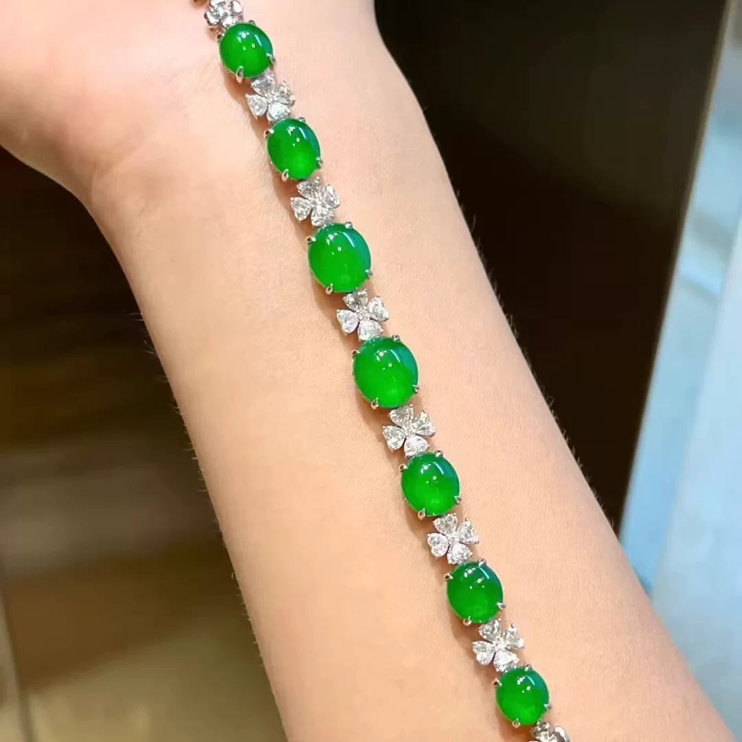 Ice species yang green egg surface jadeite bracelet, Myanmar natural product, old pit full green jadeite small egg surface loose stone genuine.