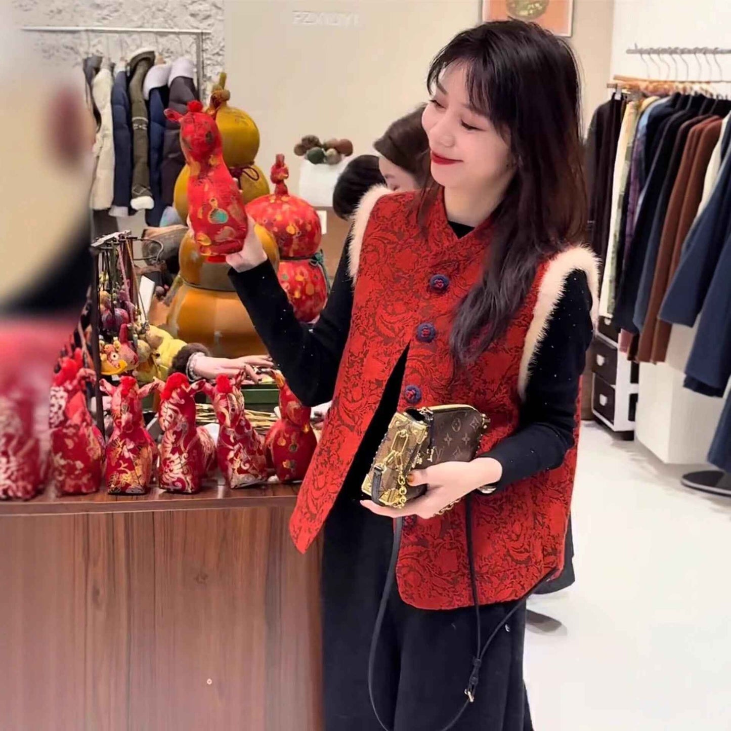 New Chinese style high-end 2026 embroidered red cotton vest women's high-end sense light luxury versatile warm cotton vest
