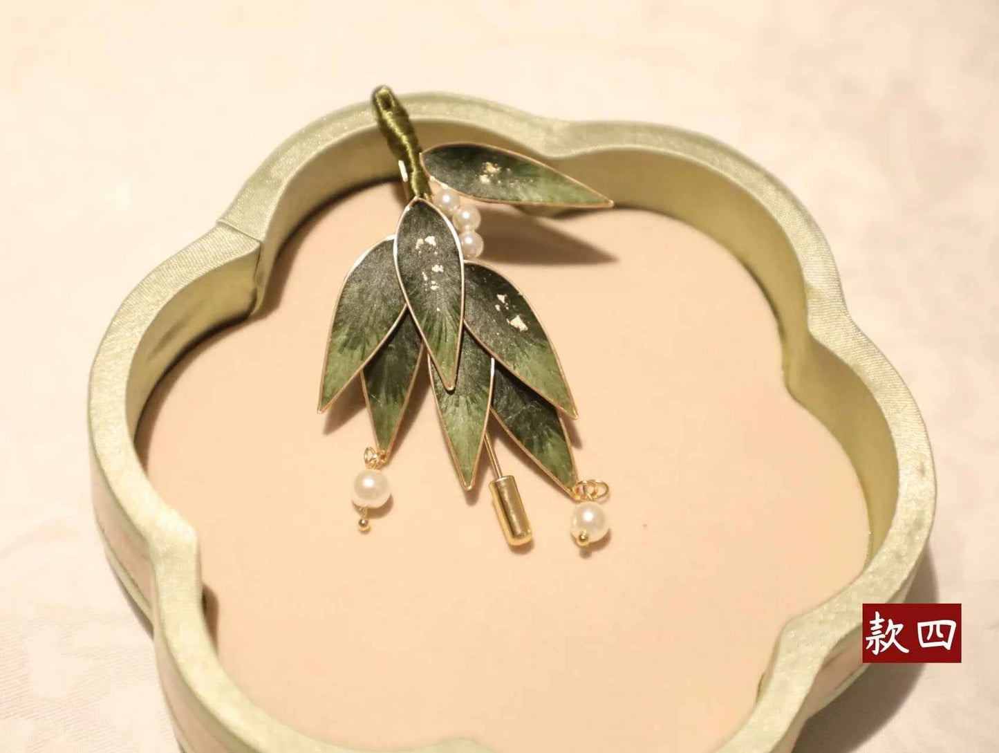Suzhou Intangible Cultural Heritage Handmade Edelweiss Brooch Silk Thread Send Mothers, Teachers' Day Gifts Hanfu Cheongsam Accessories