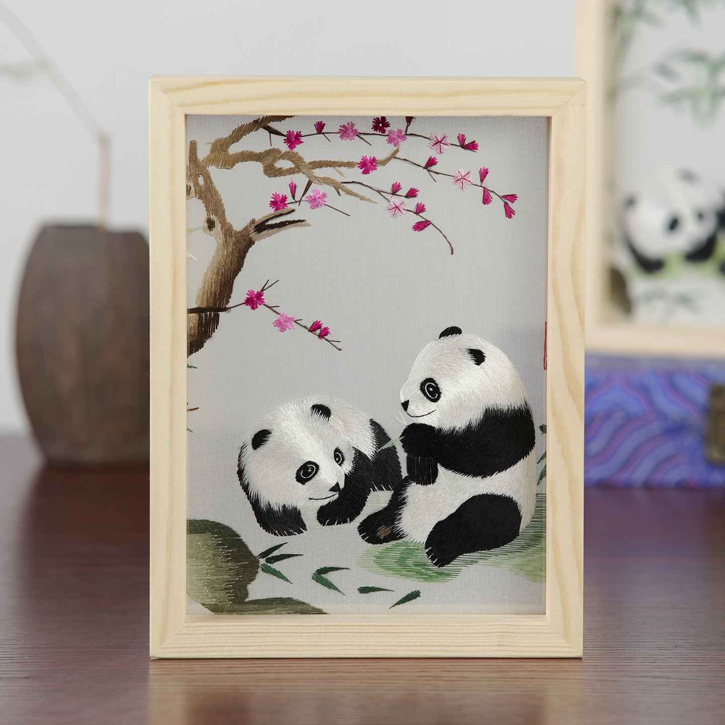 Chinese style Shu embroidery handmade double-sided embroidery panda Chinese square ornament characteristic souvenir gift for foreign friends
