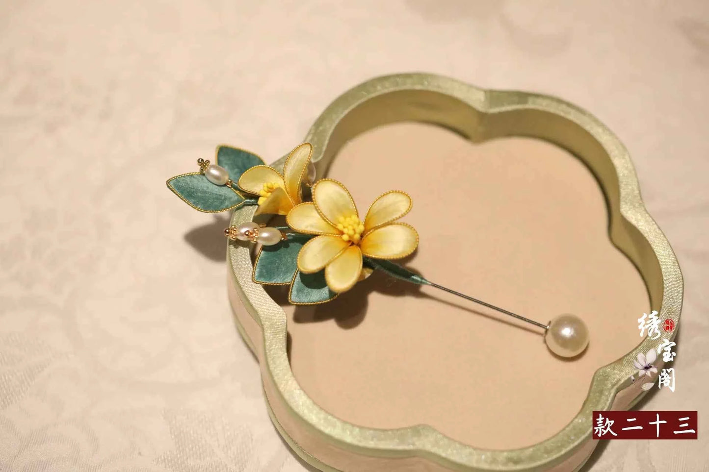 Suzhou Intangible Cultural Heritage Handmade Edelweiss Brooch Silk Thread Send Mothers, Teachers' Day Gifts Hanfu Cheongsam Accessories