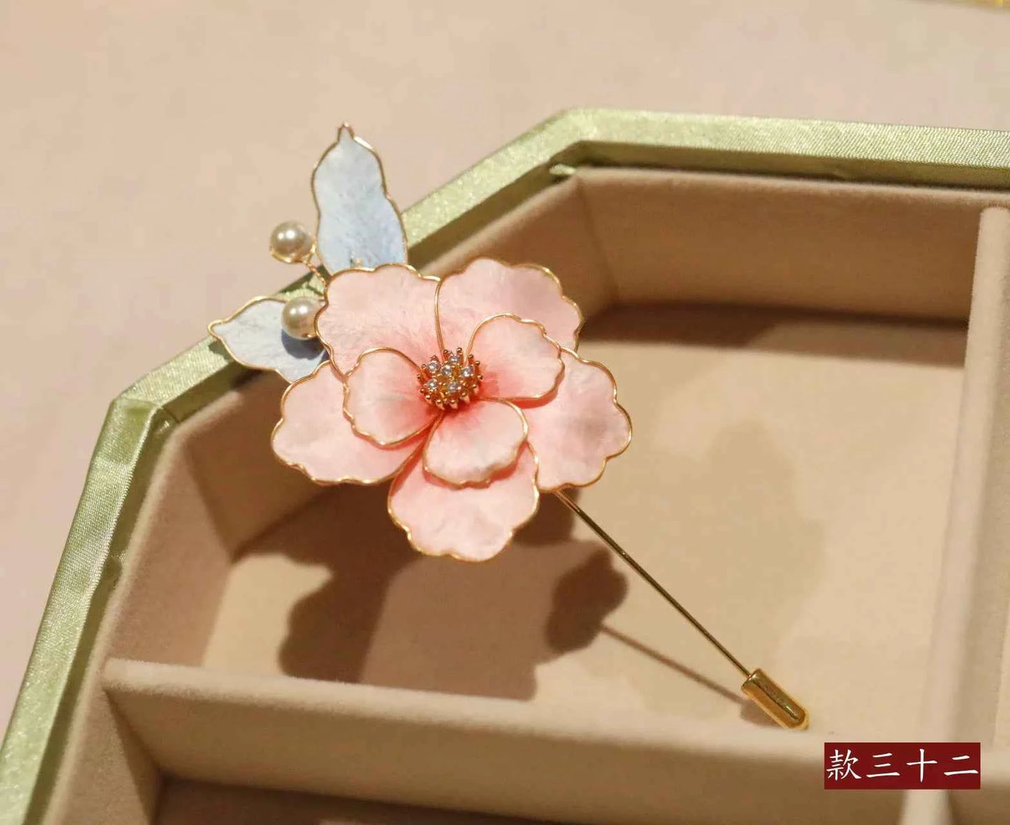 Suzhou Intangible Cultural Heritage Handmade Edelweiss Brooch Silk Thread Send Mothers, Teachers' Day Gifts Hanfu Cheongsam Accessories