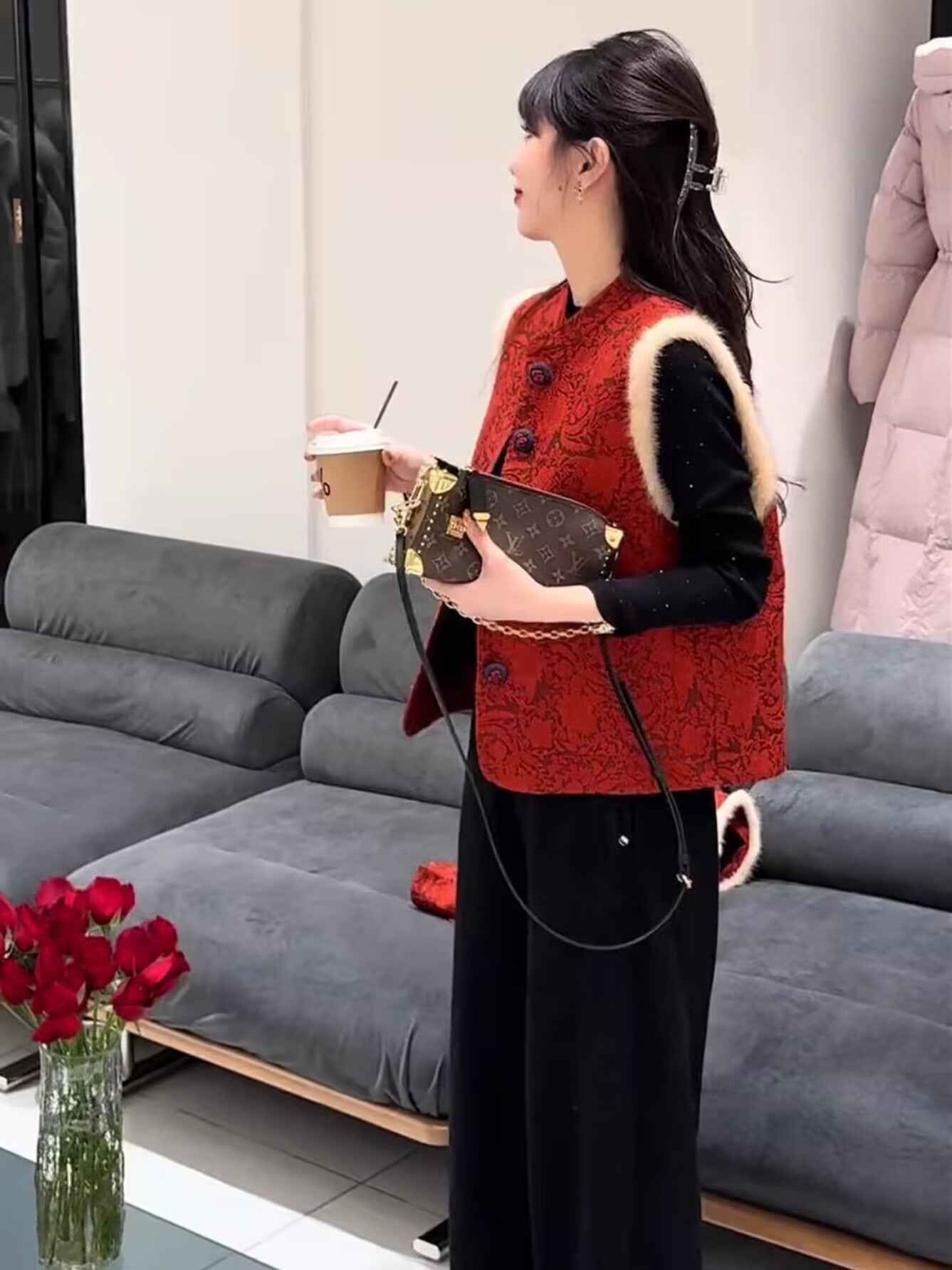 New Chinese style high-end 2026 embroidered red cotton vest women's high-end sense light luxury versatile warm cotton vest