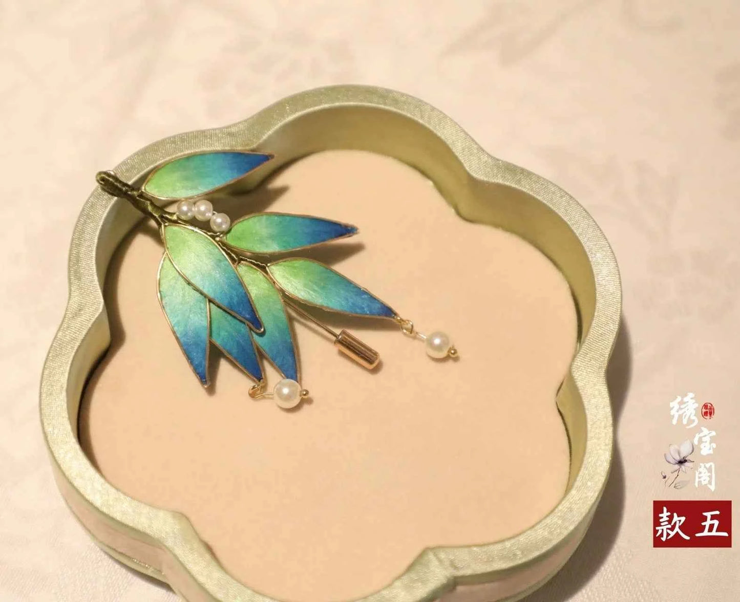 Suzhou Intangible Cultural Heritage Handmade Edelweiss Brooch Silk Thread Send Mothers, Teachers' Day Gifts Hanfu Cheongsam Accessories