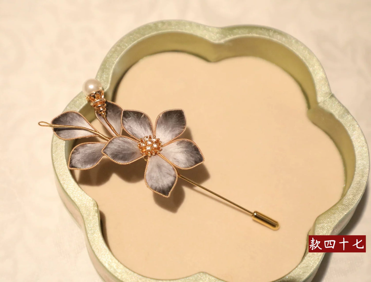 Suzhou Intangible Cultural Heritage Handmade Edelweiss Brooch Silk Thread Send Mothers, Teachers' Day Gifts Hanfu Cheongsam Accessories - AuraKin