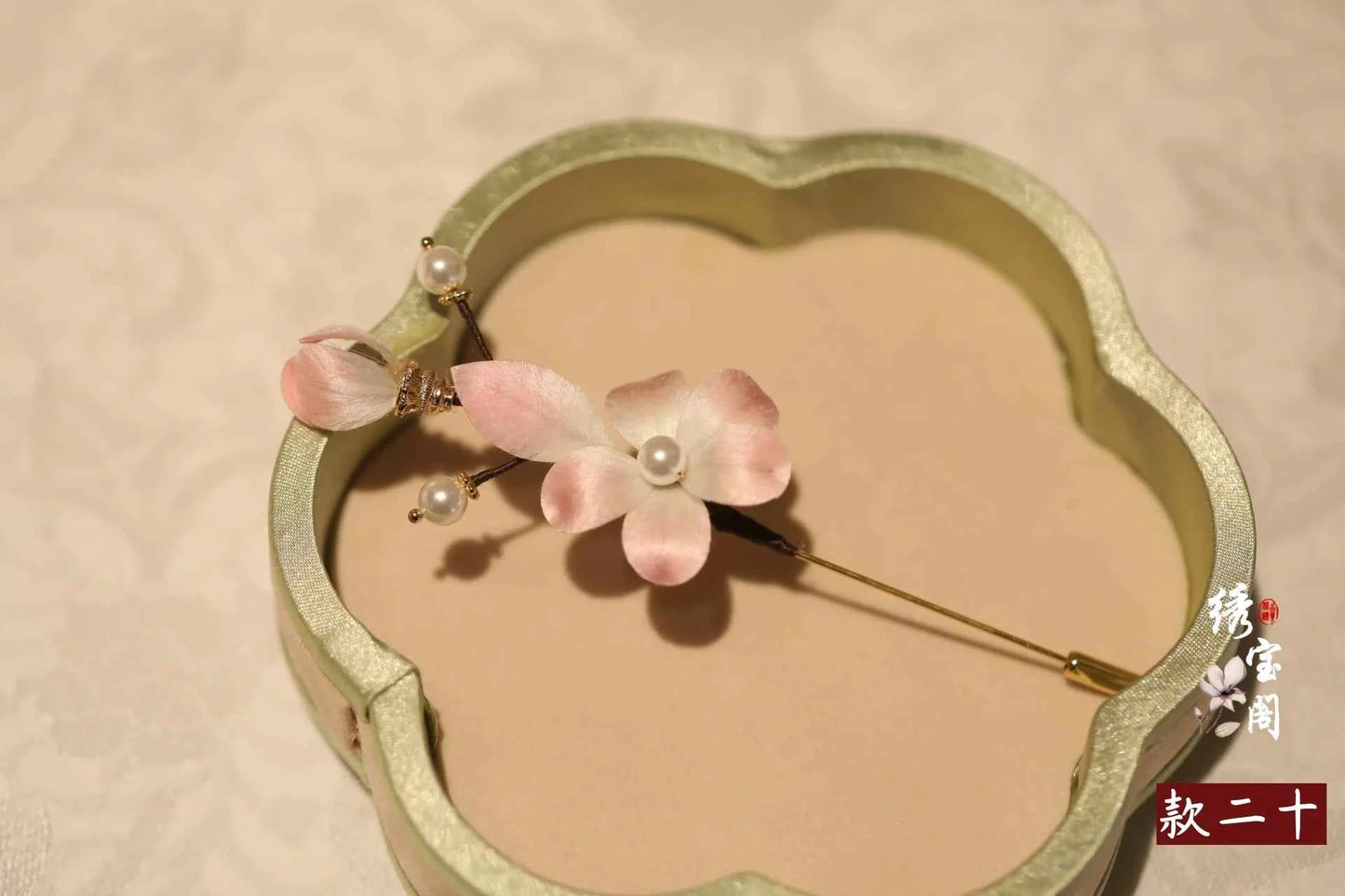 Suzhou Intangible Cultural Heritage Handmade Edelweiss Brooch Silk Thread Send Mothers, Teachers' Day Gifts Hanfu Cheongsam Accessories