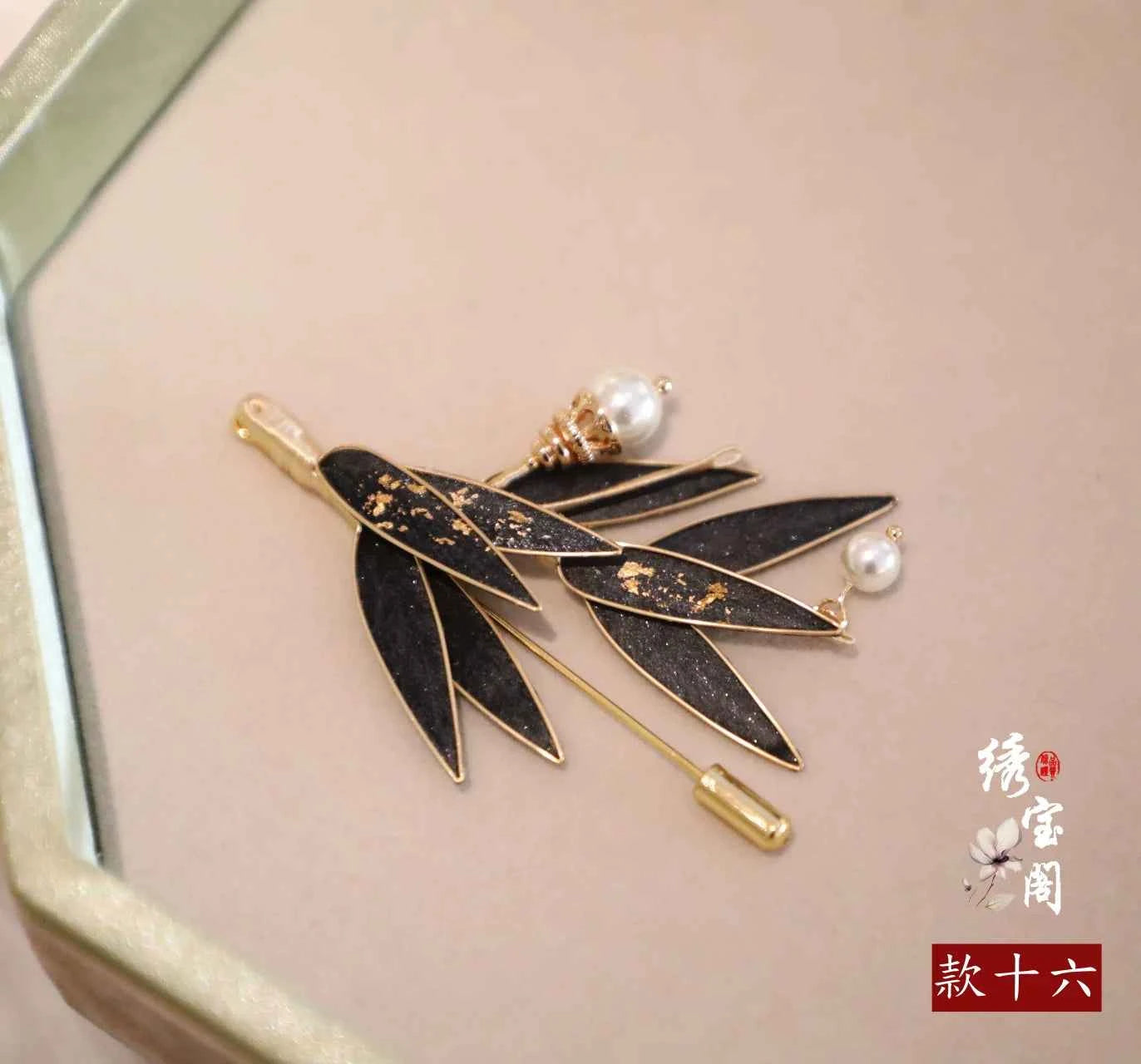 Suzhou Intangible Cultural Heritage Handmade Edelweiss Brooch Silk Thread Send Mothers, Teachers' Day Gifts Hanfu Cheongsam Accessories