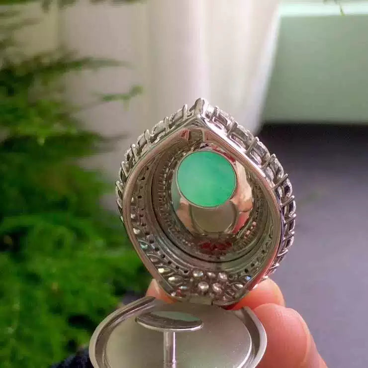 High ice kind Strong green egg surface jadeite pendant, old pit kind, Myanmar product, genuine natural full green pendant, women's model.