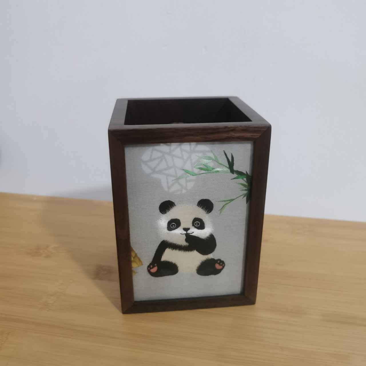 Shu embroidery panda handmade embroidery Shu embroidery pen holder handicraft walnut double-sided embroidery panda ornament