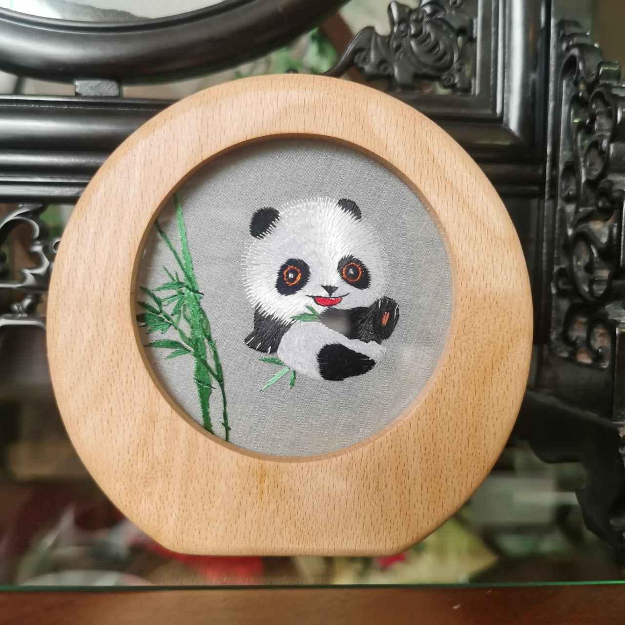 Shu embroidery panda double-sided embroidery panda ornament solid wood frame hand-embroidered characteristic small ornament