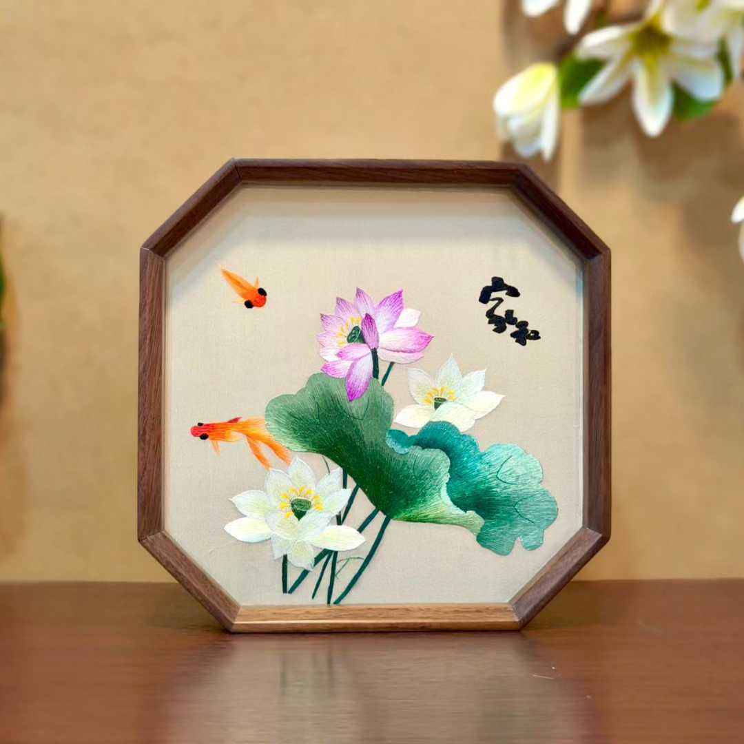 Suzhou embroidery table double-sided embroidery pure handmade ornament table screen classical specialty gifts for foreigners Shu embroidery souvenir