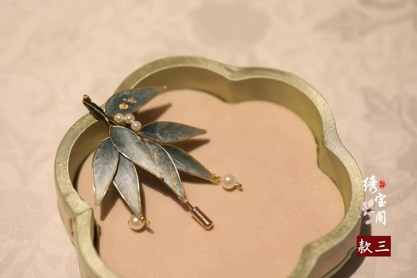 Suzhou Intangible Cultural Heritage Handmade Edelweiss Brooch Silk Thread Send Mothers, Teachers' Day Gifts Hanfu Cheongsam Accessories