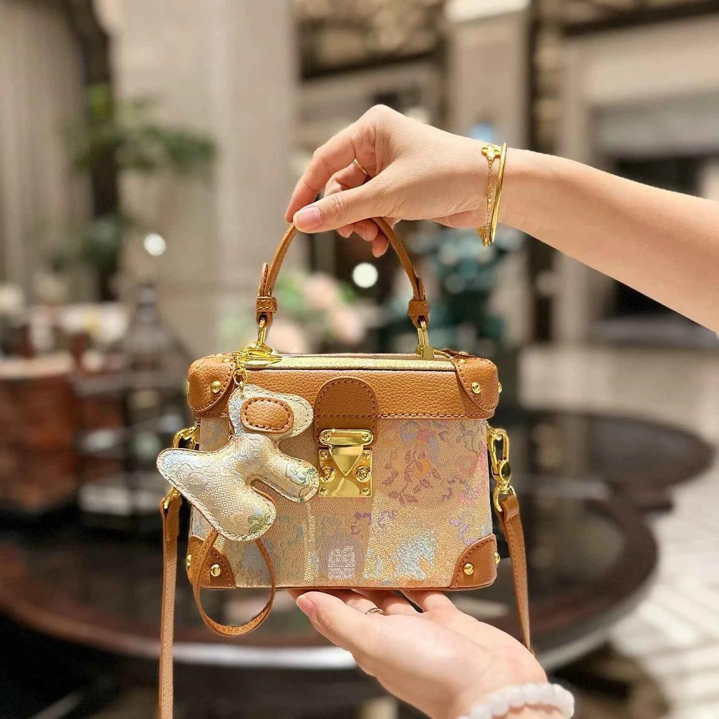 New Chinese-style intangible cultural heritage Song Jin box handbag women's Spring new high-end light luxury messenger bag