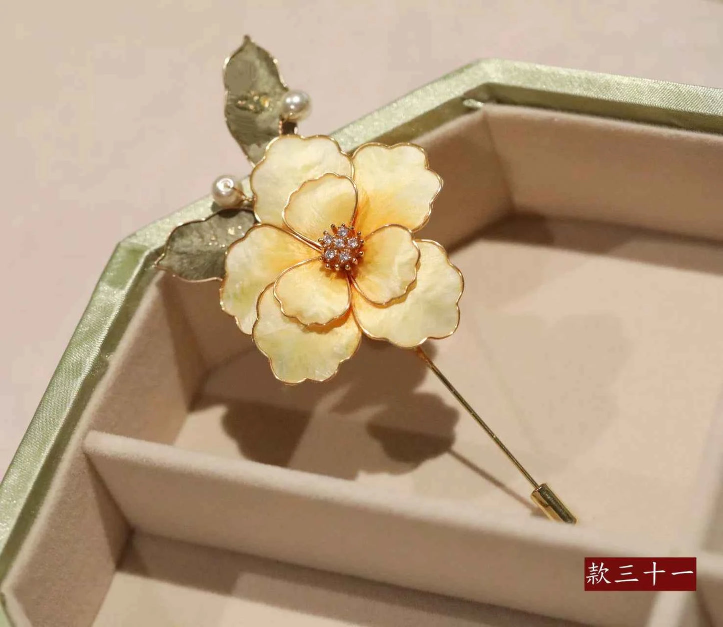 Suzhou Intangible Cultural Heritage Handmade Edelweiss Brooch Silk Thread Send Mothers, Teachers' Day Gifts Hanfu Cheongsam Accessories