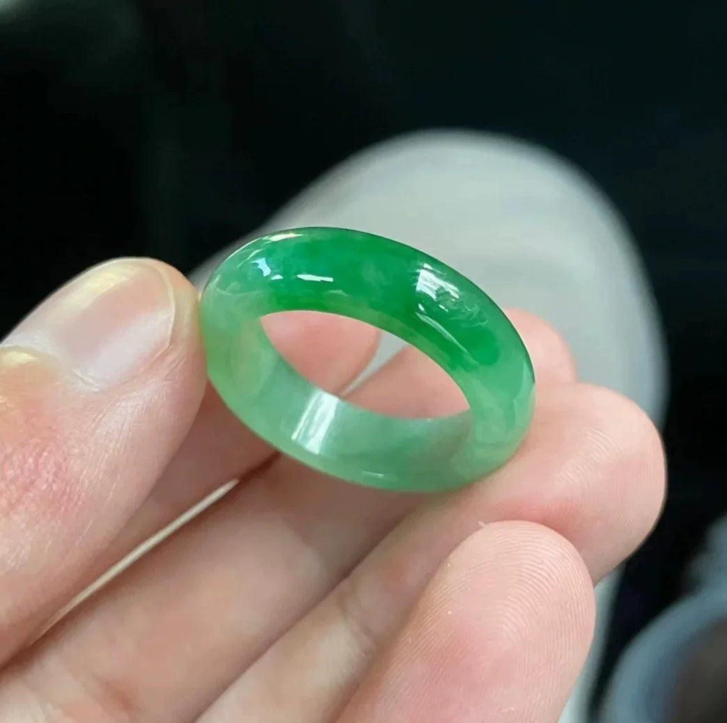 Myanmar jadeite ice full green ring, emperor green ring, ring for men and women, plain ring ring.