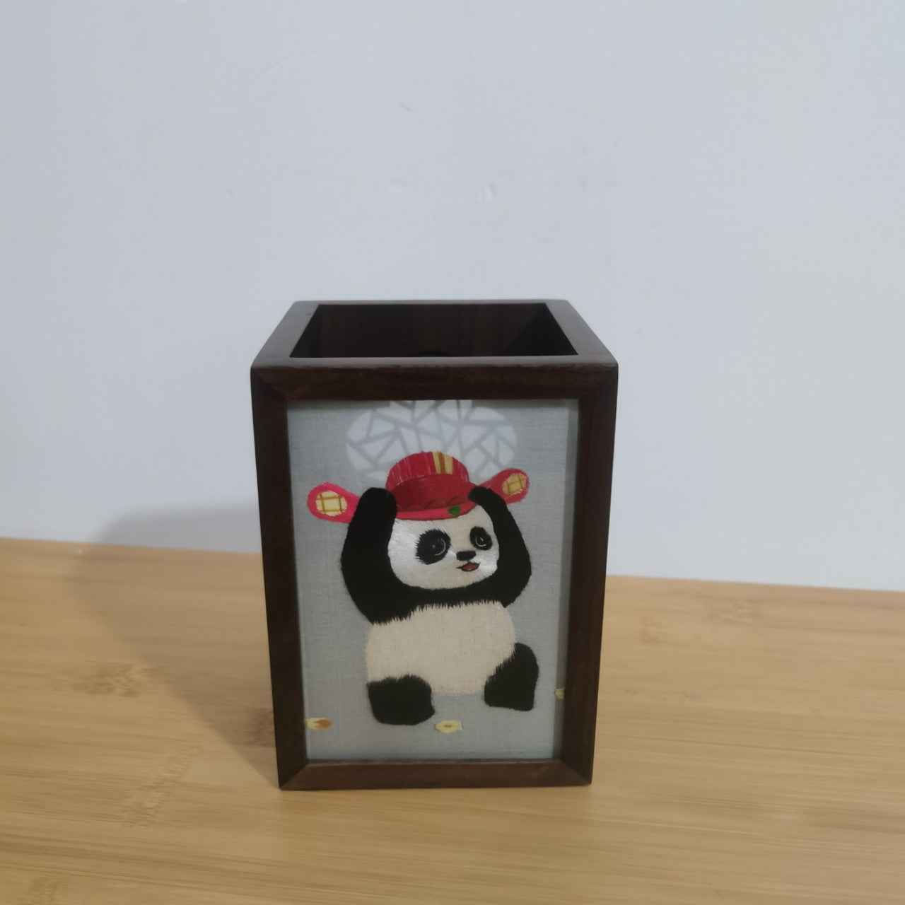 Shu embroidery panda handmade embroidery Shu embroidery pen holder handicraft walnut double-sided embroidery panda ornament
