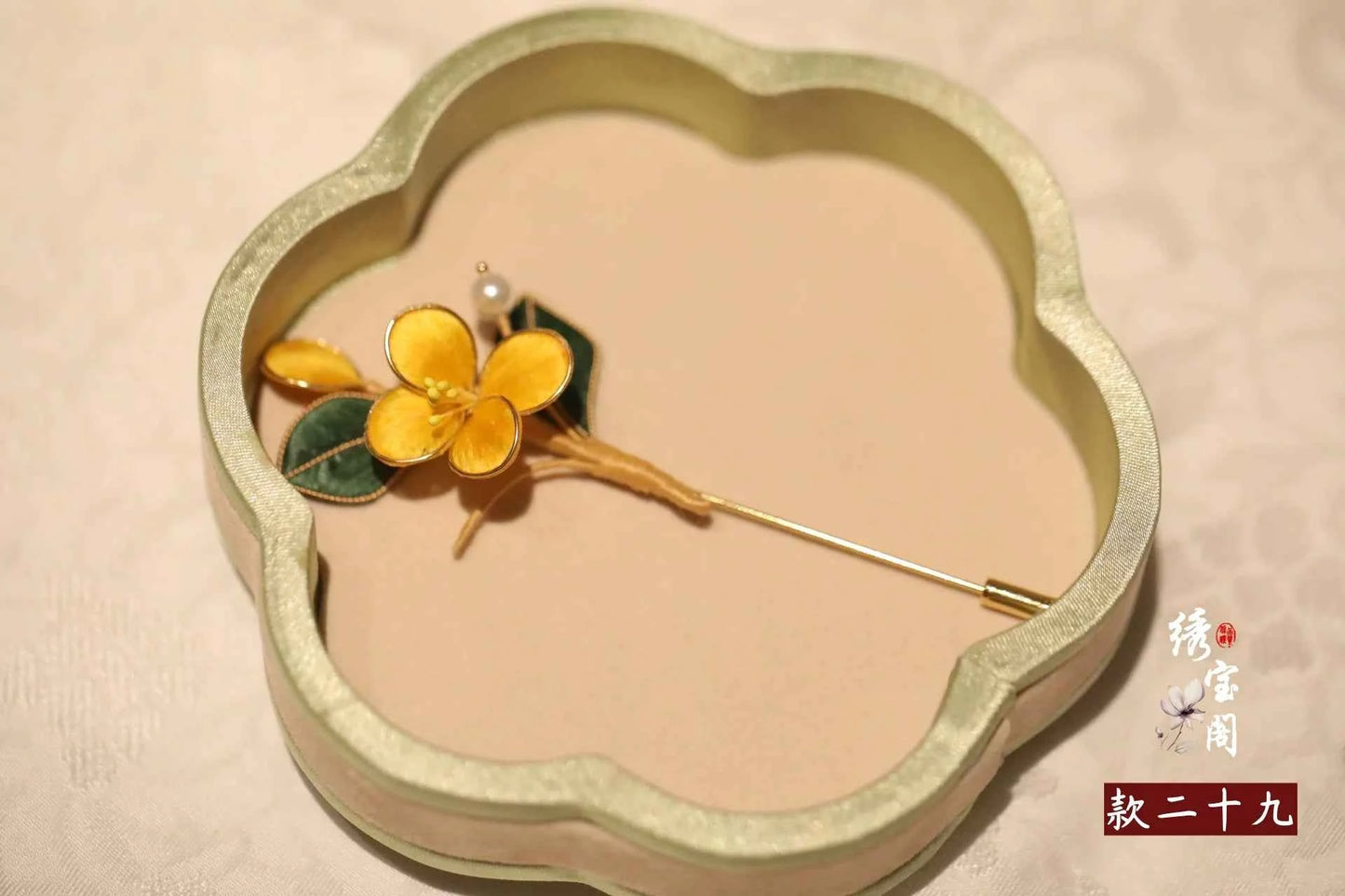 Suzhou Intangible Cultural Heritage Handmade Edelweiss Brooch Silk Thread Send Mothers, Teachers' Day Gifts Hanfu Cheongsam Accessories