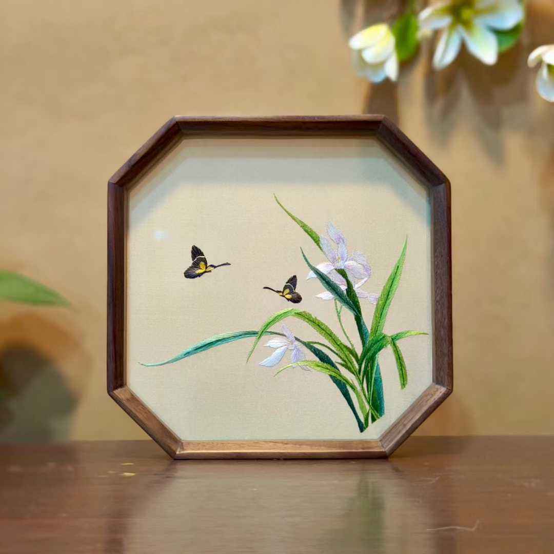 Suzhou embroidery table double-sided embroidery pure handmade ornament table screen classical specialty gifts for foreigners Shu embroidery souvenir