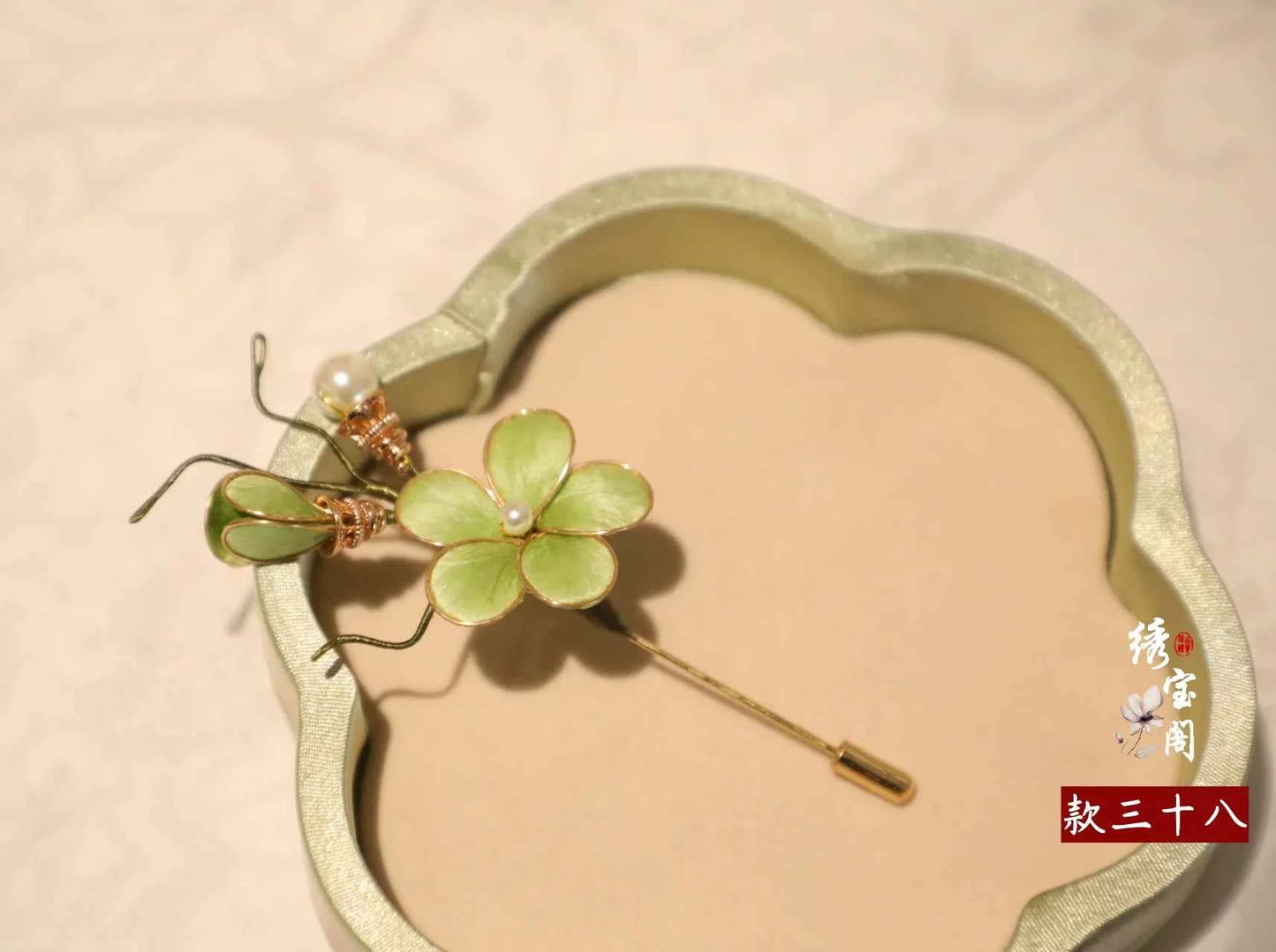 Suzhou Intangible Cultural Heritage Handmade Edelweiss Brooch Silk Thread Send Mothers, Teachers' Day Gifts Hanfu Cheongsam Accessories