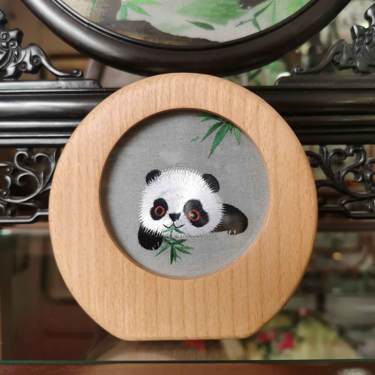 Shu embroidery panda double-sided embroidery panda ornament solid wood frame hand-embroidered characteristic small ornament