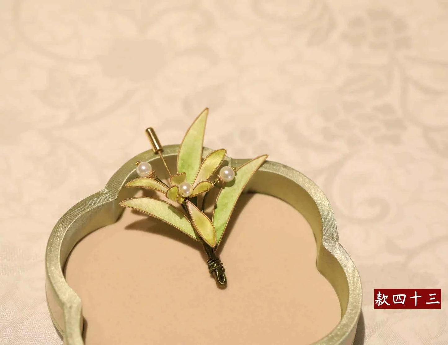 Suzhou Intangible Cultural Heritage Handmade Edelweiss Brooch Silk Thread Send Mothers, Teachers' Day Gifts Hanfu Cheongsam Accessories