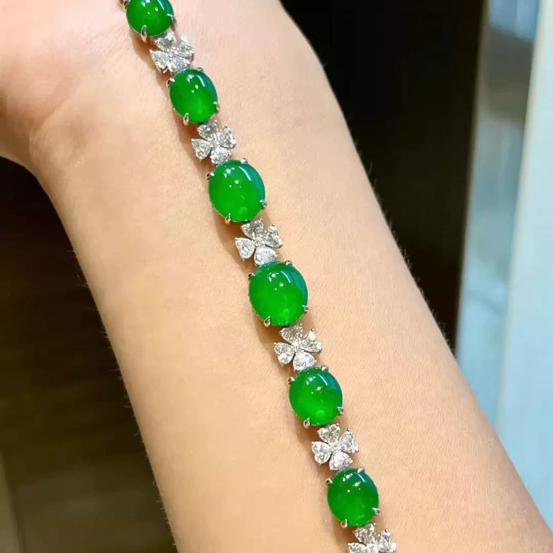 Ice species yang green egg surface jadeite bracelet, Myanmar natural product, old pit full green jadeite small egg surface loose stone genuine.