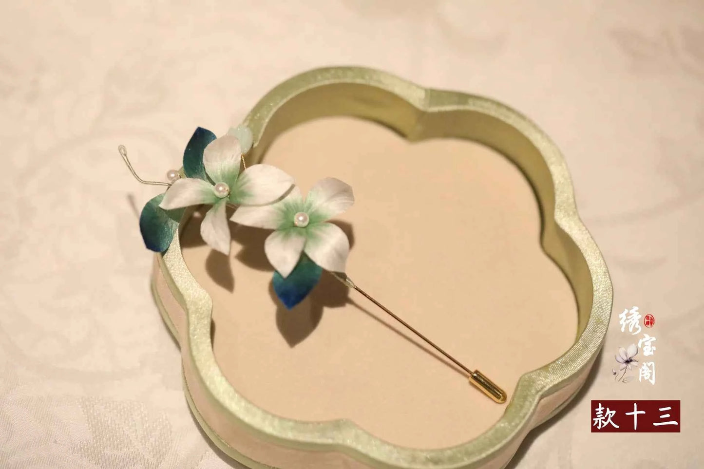 Suzhou Intangible Cultural Heritage Handmade Edelweiss Brooch Silk Thread Send Mothers, Teachers' Day Gifts Hanfu Cheongsam Accessories
