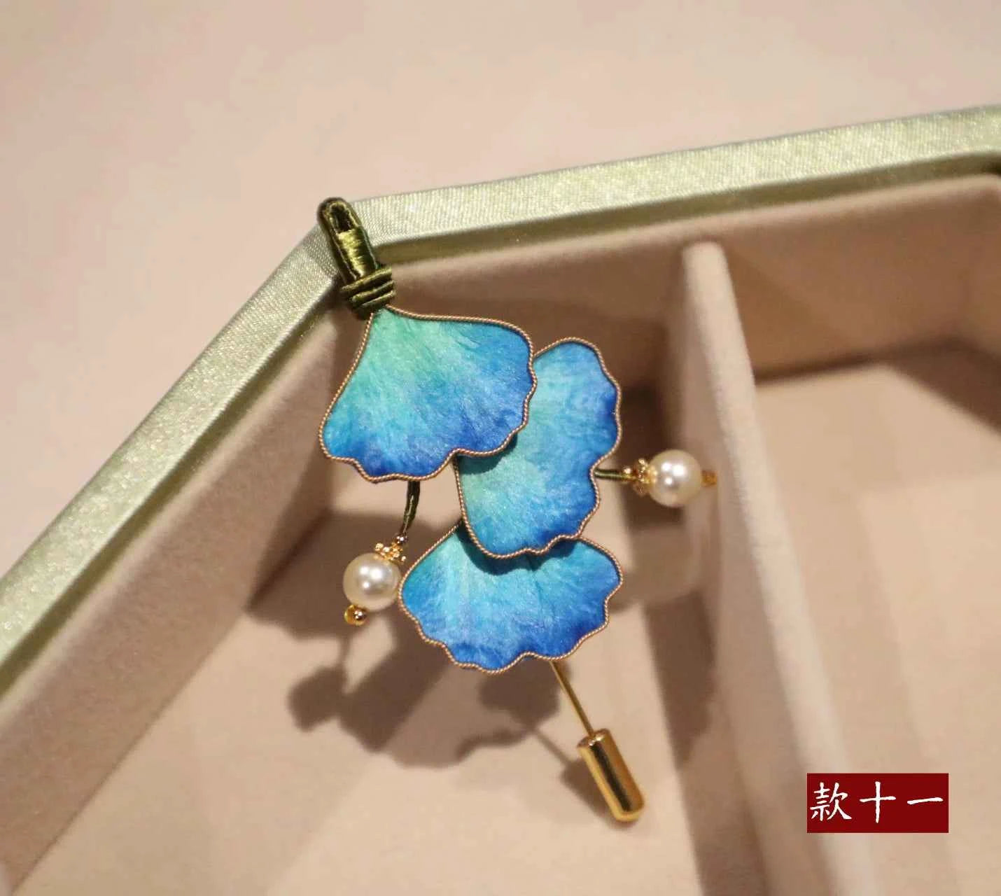 Suzhou Intangible Cultural Heritage Handmade Edelweiss Brooch Silk Thread Send Mothers, Teachers' Day Gifts Hanfu Cheongsam Accessories