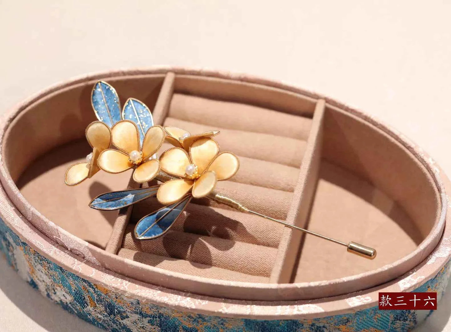 Suzhou Intangible Cultural Heritage Handmade Edelweiss Brooch Silk Thread Send Mothers, Teachers' Day Gifts Hanfu Cheongsam Accessories