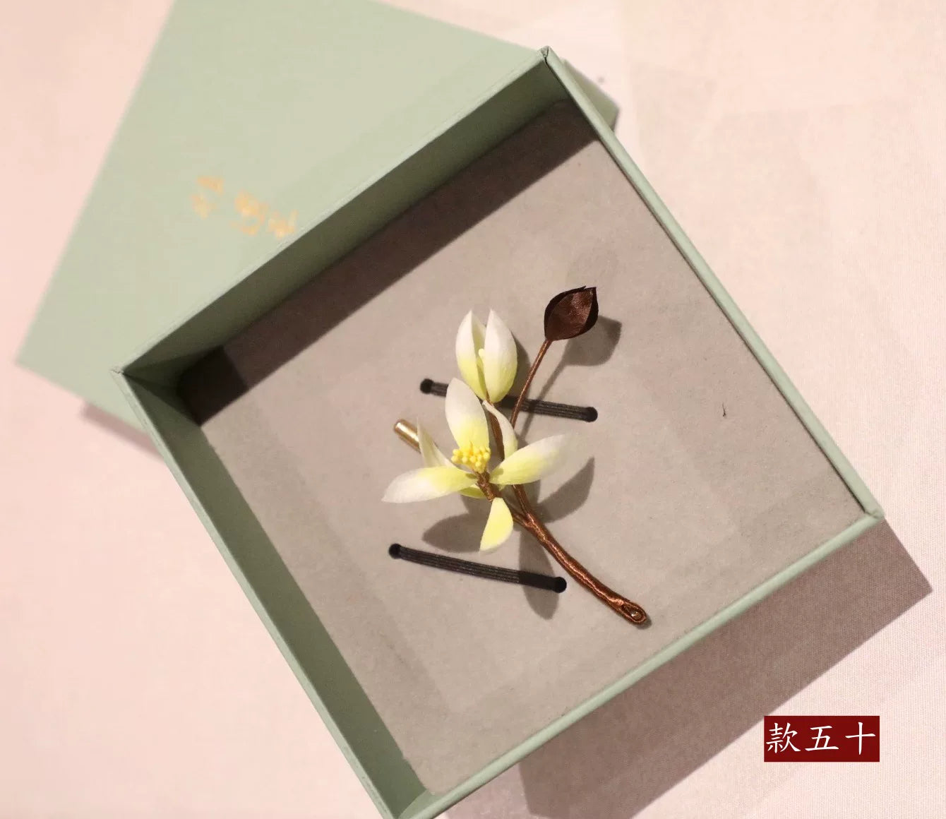 Suzhou Intangible Cultural Heritage Handmade Edelweiss Brooch Silk Thread Send Mothers, Teachers' Day Gifts Hanfu Cheongsam Accessories - AuraKin