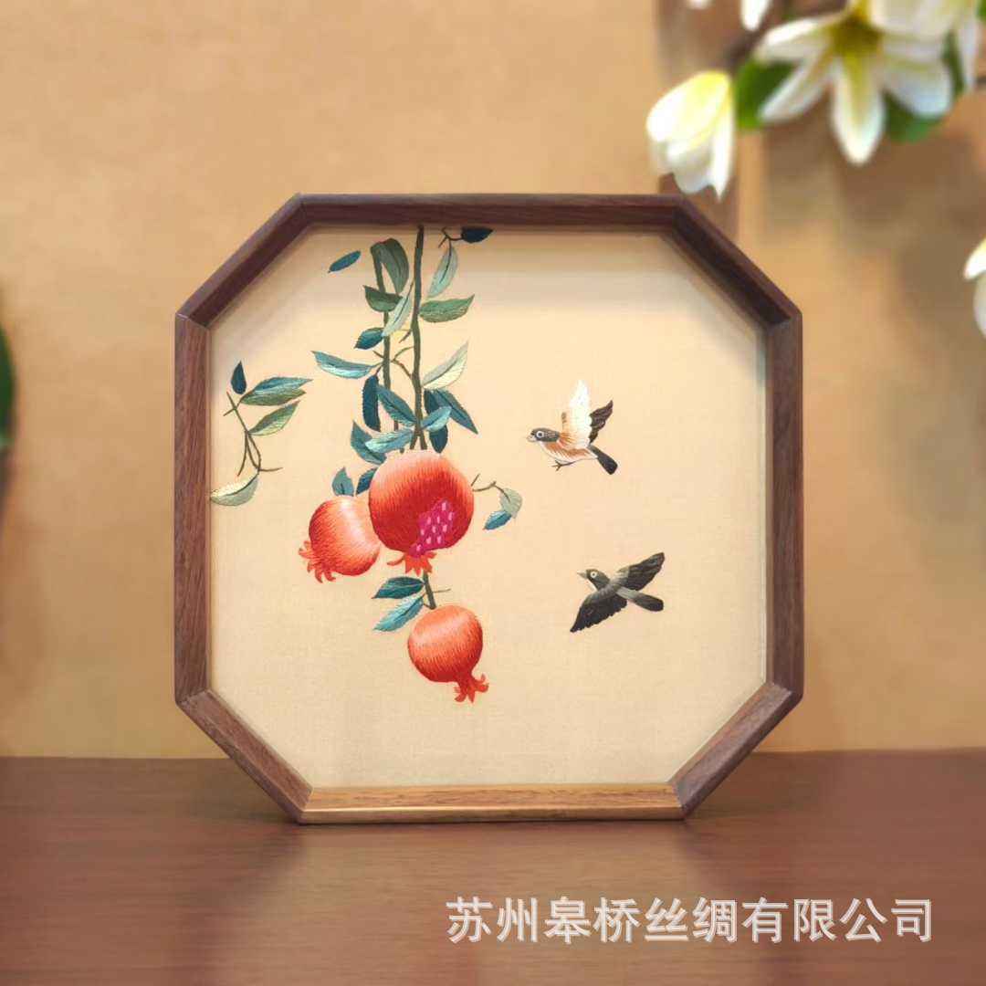 Suzhou embroidery table double-sided embroidery pure handmade ornament table screen classical specialty gifts for foreigners Shu embroidery souvenir