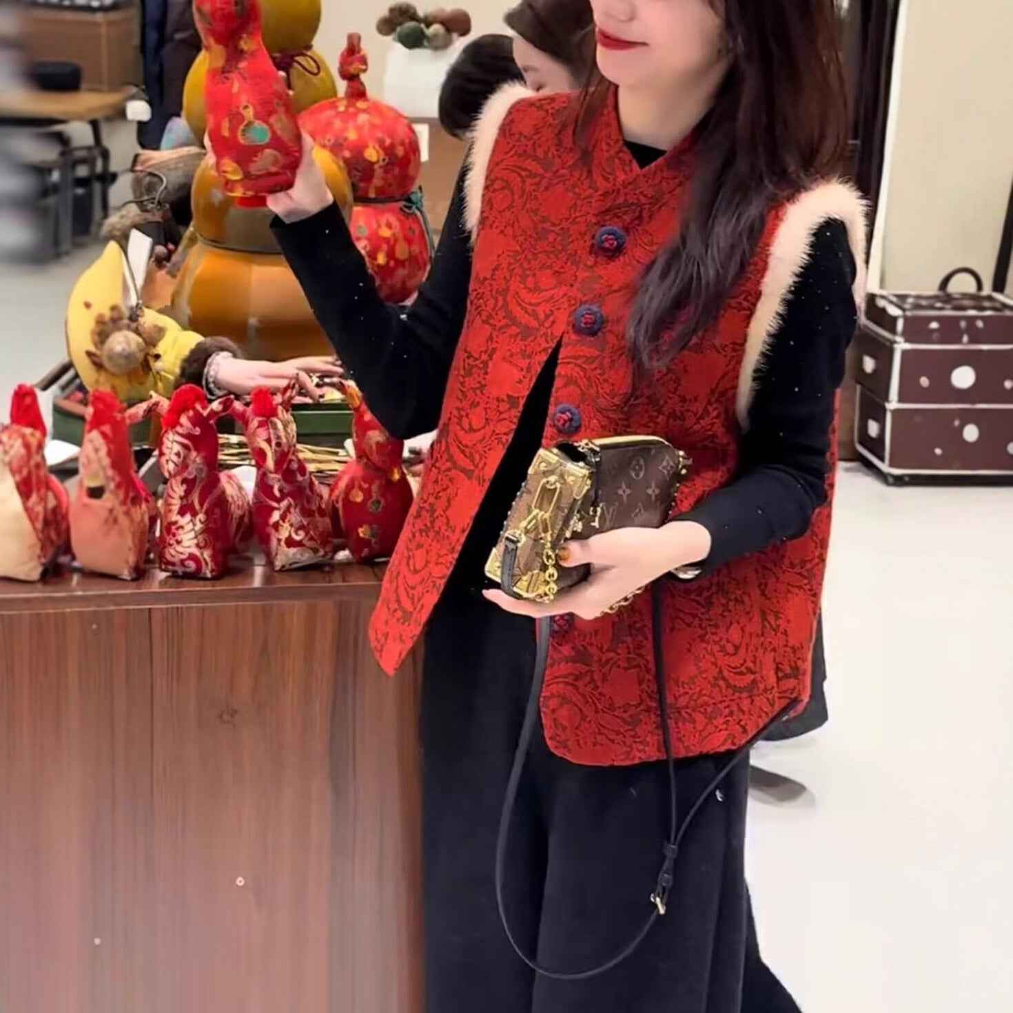 New Chinese style high-end 2026 embroidered red cotton vest women's high-end sense light luxury versatile warm cotton vest