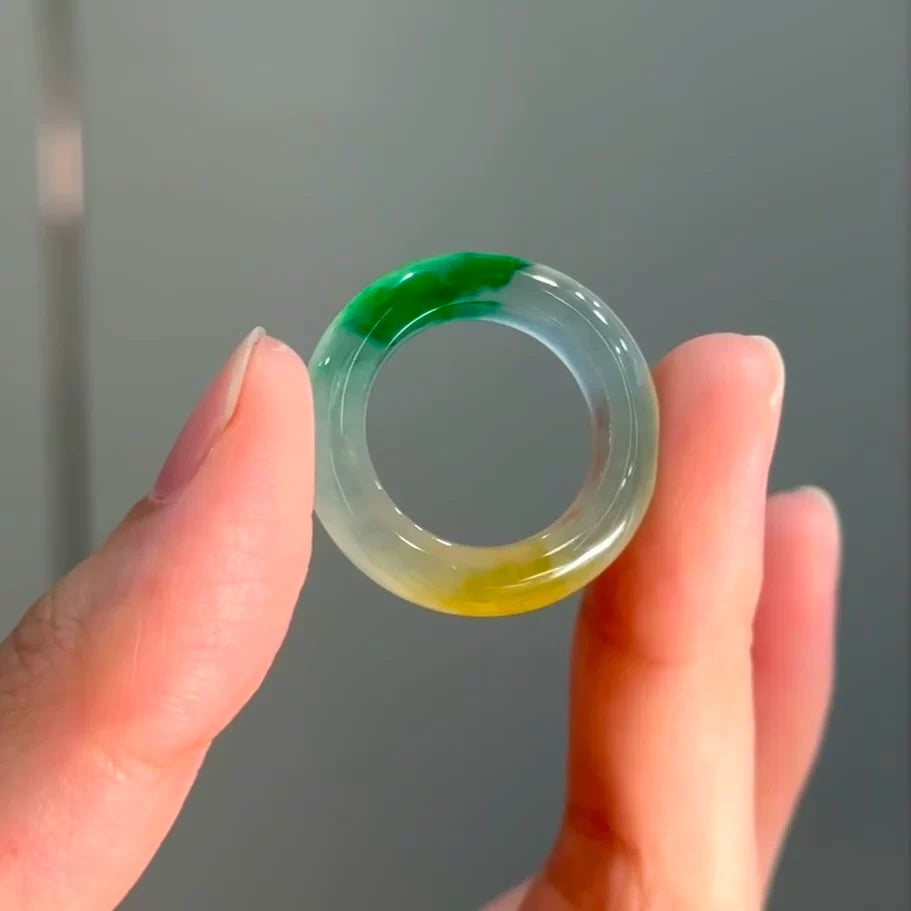 Natural ice yang green jadeite ring, Myanmar natural a product, genuine flower full green jade ring ring, men's and women's models.